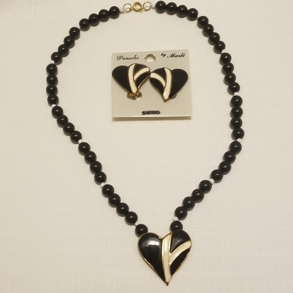 Cute vtg black & white heart jewelry set